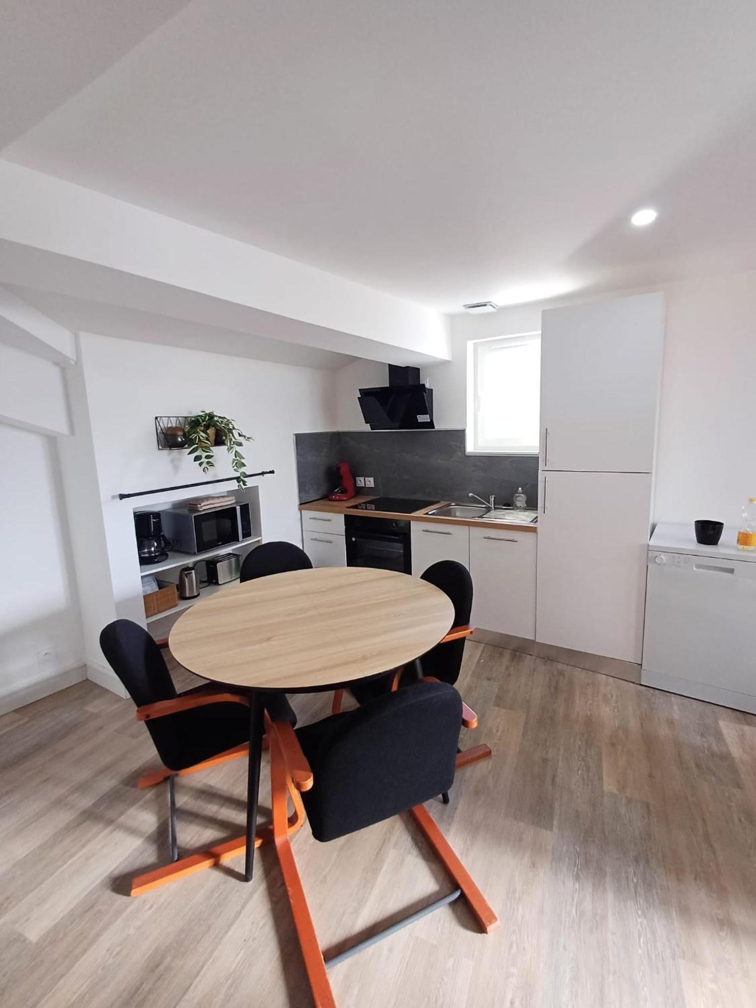 Duplex Chaumie, 4pers, Wifi, Parking Privee